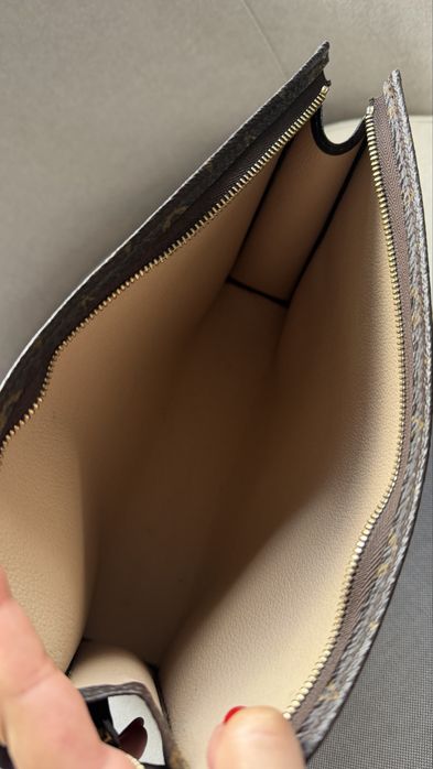 Louis Vuitton Poche Toilette Monogram Canvas autêntica