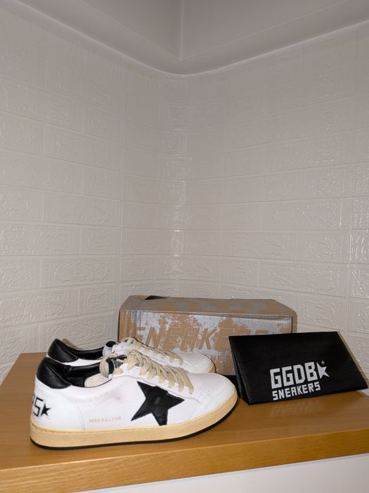 Golden Goose Ballstar in white nappa with black star