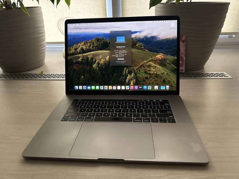 Apple Macbook Pro 15.4 дюйма i9  16гб 512гб