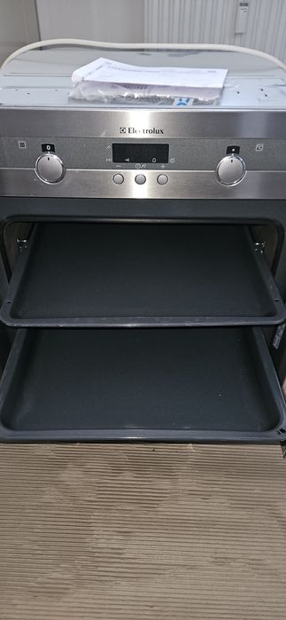 Piekarnik elektryczny Electrolux EOB64201X