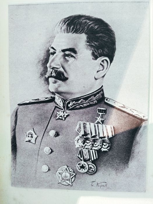 Йосип Вісаріоннович Сталін,Джугуашвілі. Том перший   є фото і автограф