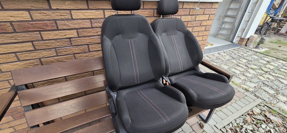 Fotele Opel Corsa  D E