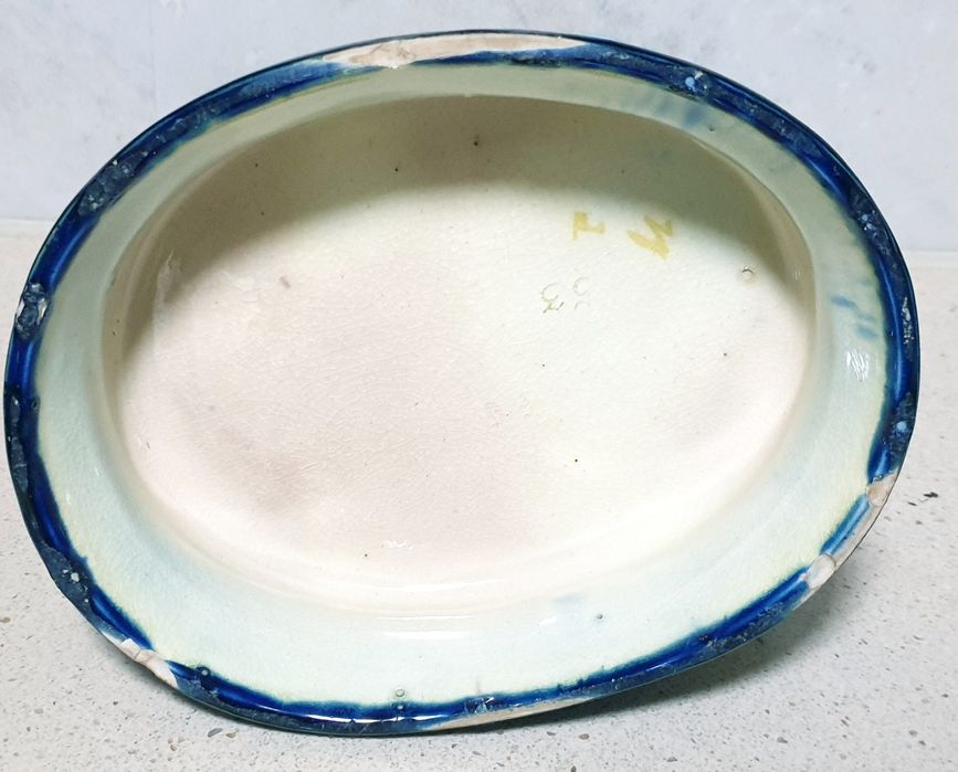 Rara antiga figura de costumes em faiança europeia