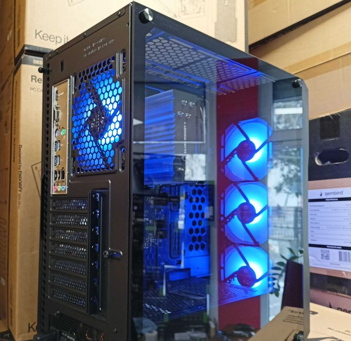 Nowy Komputer Gamingowy Ryzen 7 7800X3D 64GB 2TB SSD RTX 5070 TI 16GB