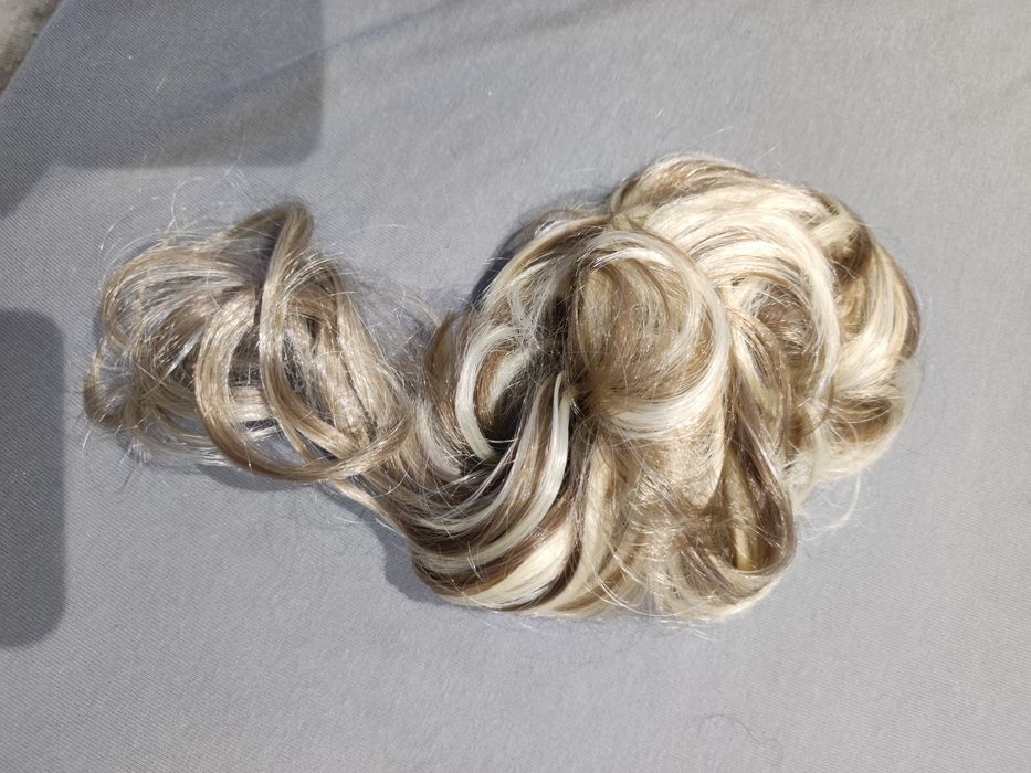 Peruka kok doczepiany messy bun