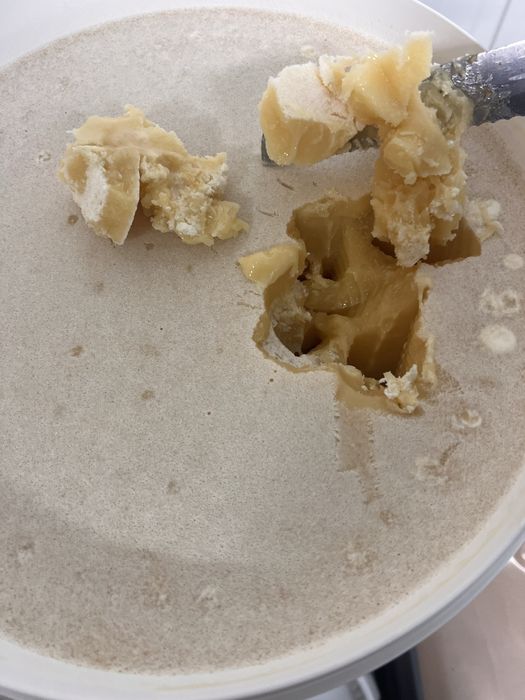 Miód pszczeli wiaderka,ule,roje,rodziny pszczele,pasieka,pszczoły