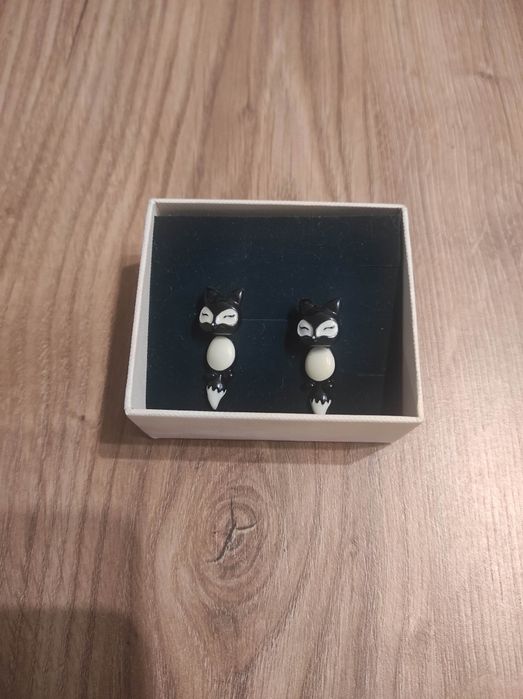Sprzedam kolczyki czarne kotki liski