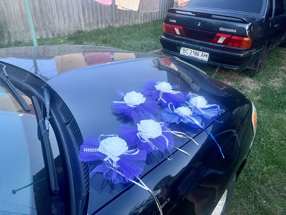 Весільні прикраси на автомобіль