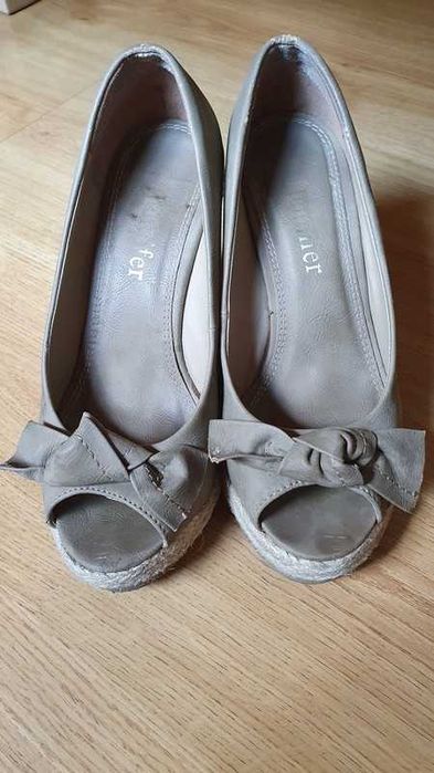 Oliwkowe koturny piękne koturny khaki lato wiosna hit