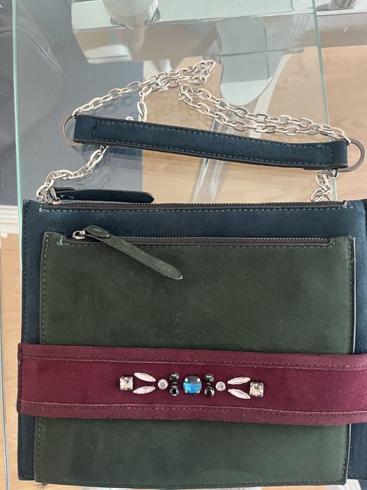 Clutch com pedras em 2 tons de verde