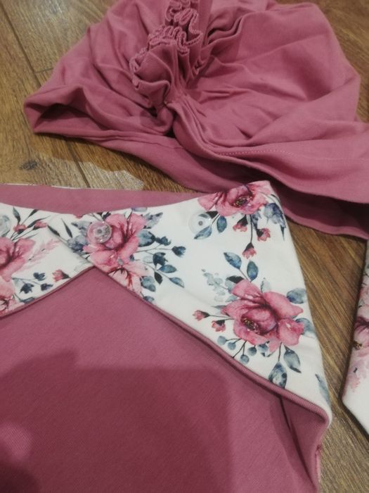 Dziewczęce komplety wiosenne: czapka typu turban i trójkątna chusta