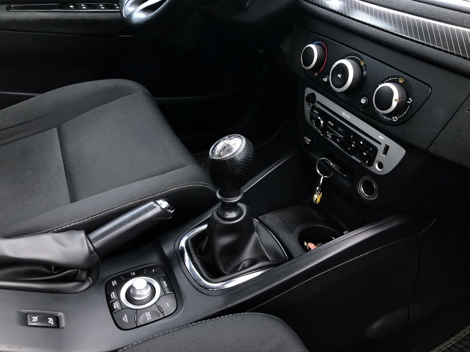 Подам рено меган 2012 рік