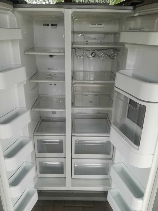 Lodówka Samsung side by side. Uszkodzona.