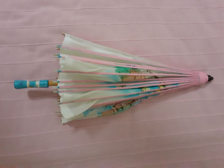 Chapéu chinês. Decorativo com desenhos pintados*