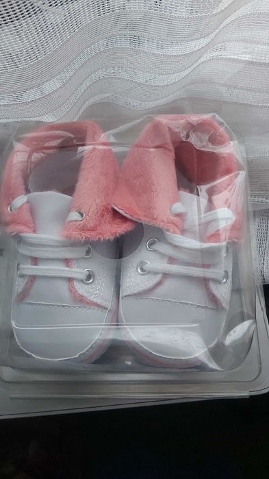 Nowe na prezent buciki niechodki