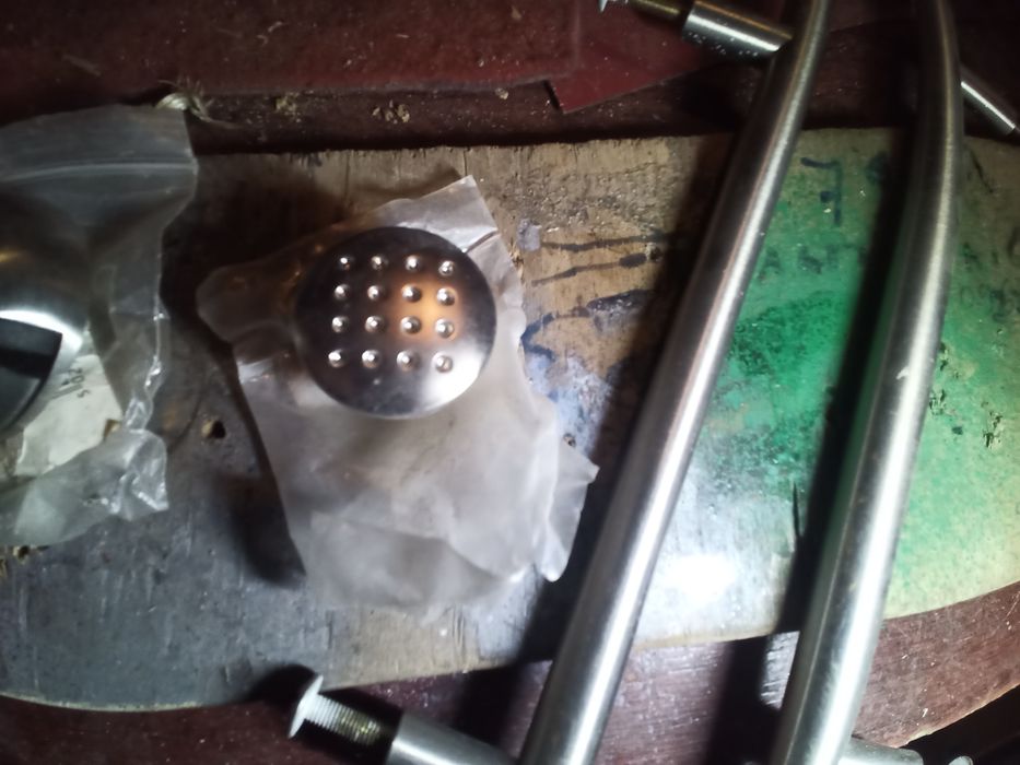 Фурнітура з нержавійки для дому