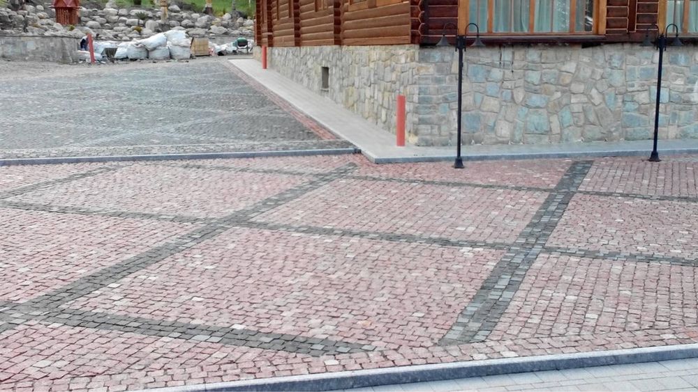 Укладка гранітноі бруківки