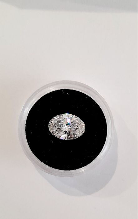 Diament o masie 2,03 karatów, szlif owalny, barwa D.