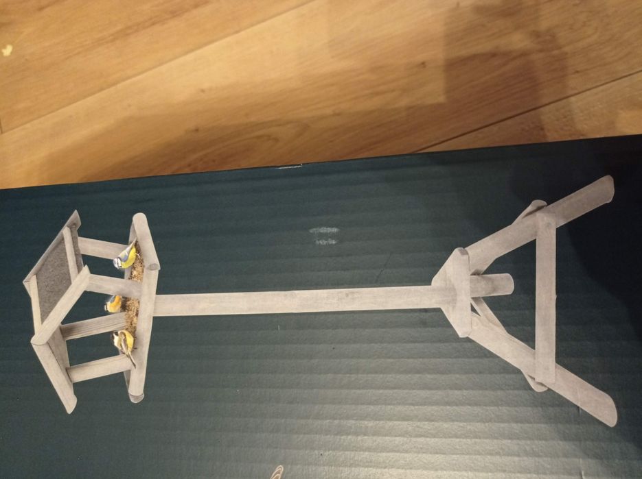 NOWY solidny karmnik dla ptaków na stojaku impregnowany