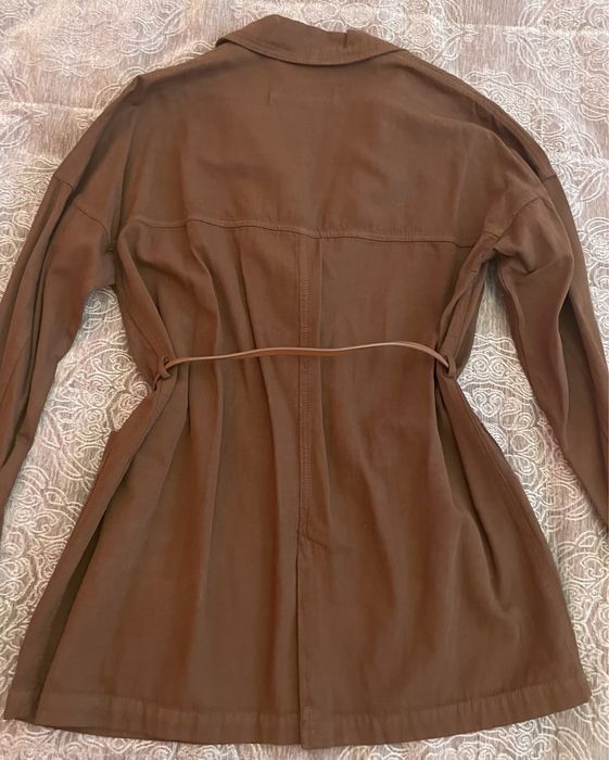 Casaco/camiseiro castanho com opção de cinto da Zara