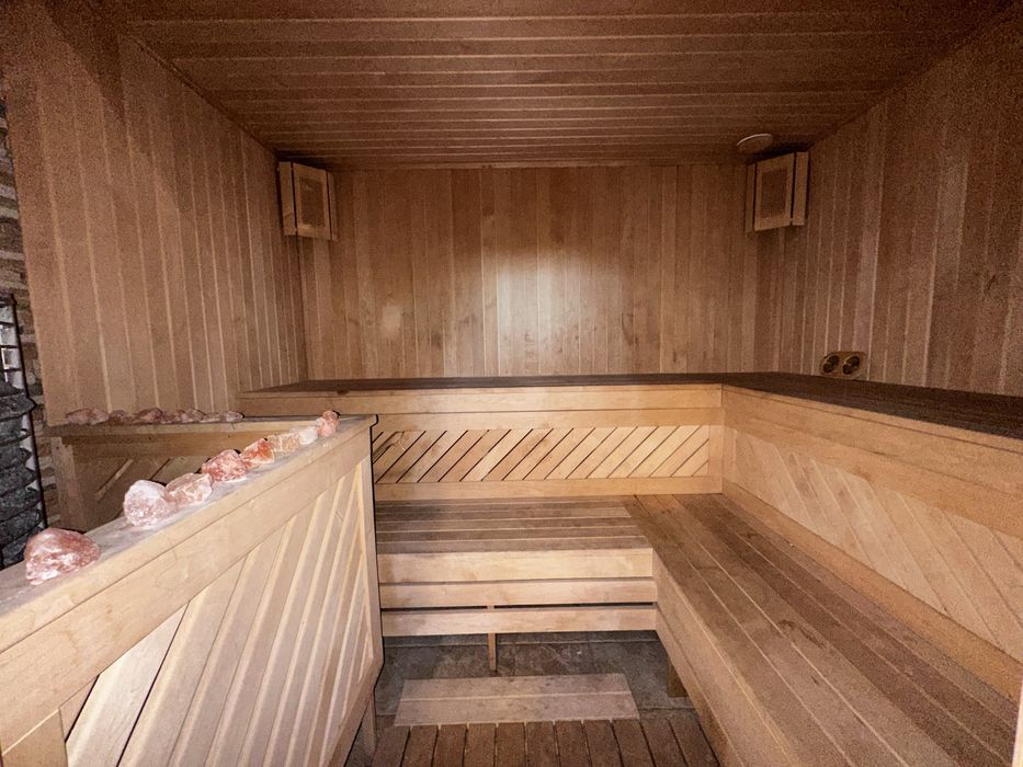 Будинок з басейном та гостьовим будинком в тихому місці Дмитрівка