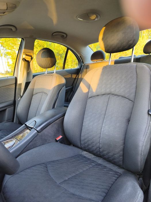 Mercedes-Benz Classe E 270 CDI Executive II Aut. (2005) – Potência, Conforto e Fiabilidade