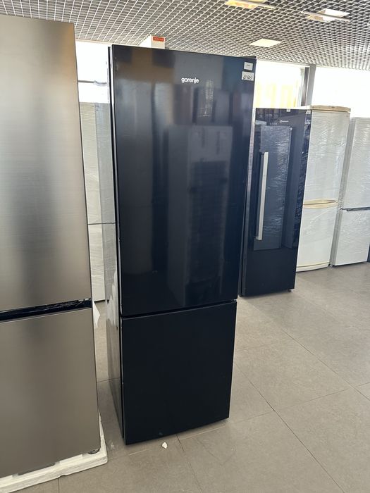 Бюджетний сучасний холодильник від Whirlpool 6Sense
