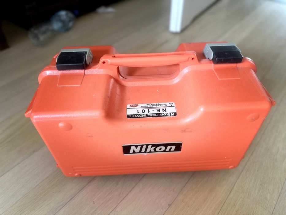 teodolit elektroniczny Nikon NE 101,  niwelator jak nowy