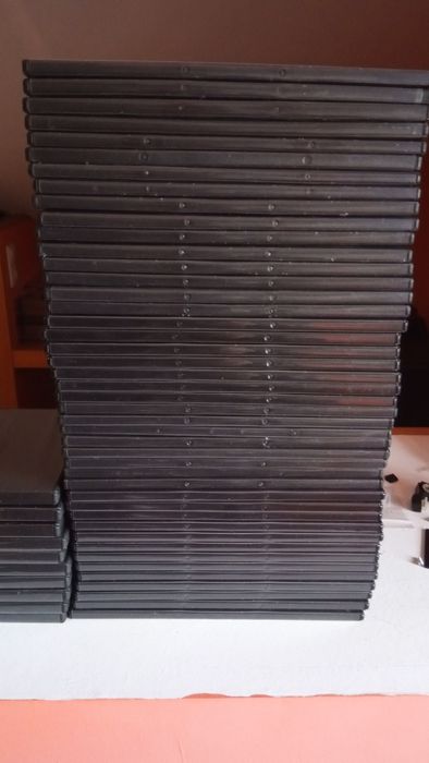 Slim DVD or CD cases426429924539770884
