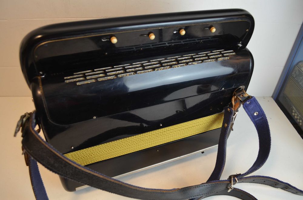 Acordeao maugein freres 4 voz. N 404