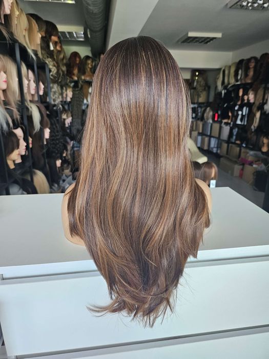 Peruka premium hair lace front Roberta czekoladowy brąz z karmelowymi refleksami naturalny efekt