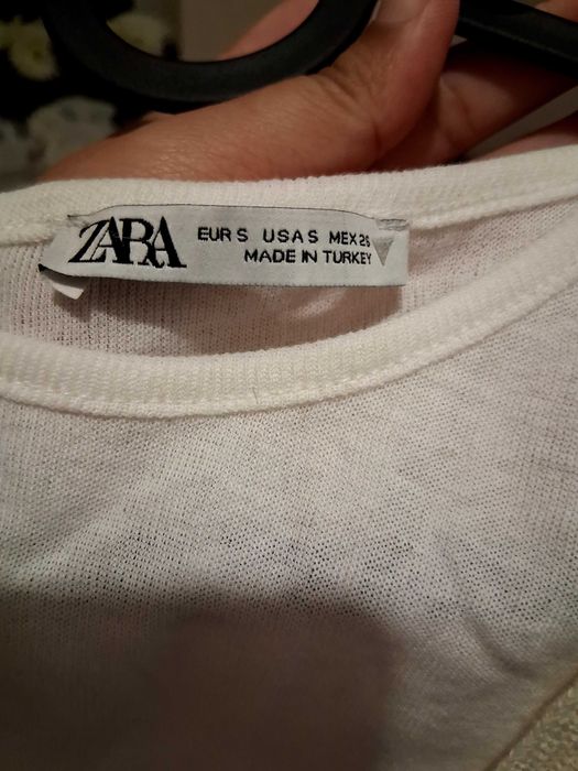Calça e blusa Zara.
