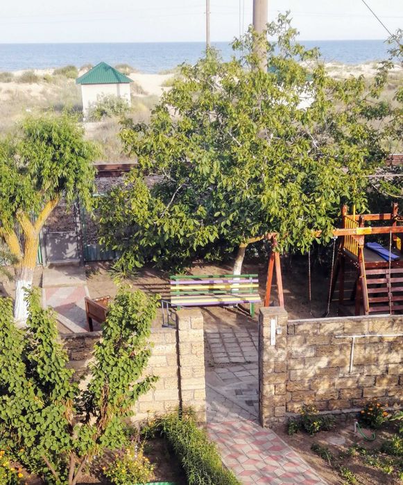 Сдаю   номера с удобствами, 120м до моря,  есть кухня, парковка во дворе