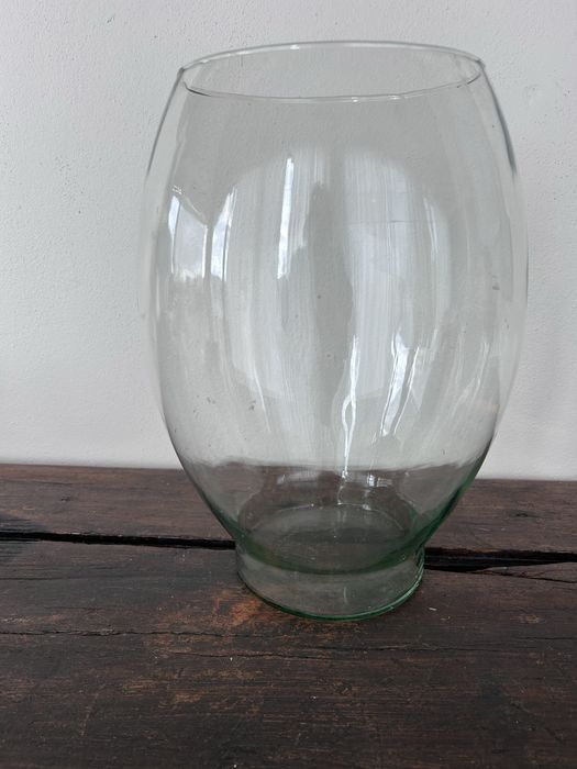 Frasco grande de vidro  alto , varias soluçoes