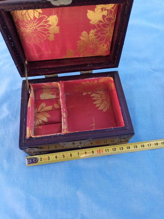 Guarda Joias em madeira lacada chinesa medidas nas fotos