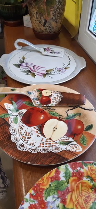 Продам тортовницу