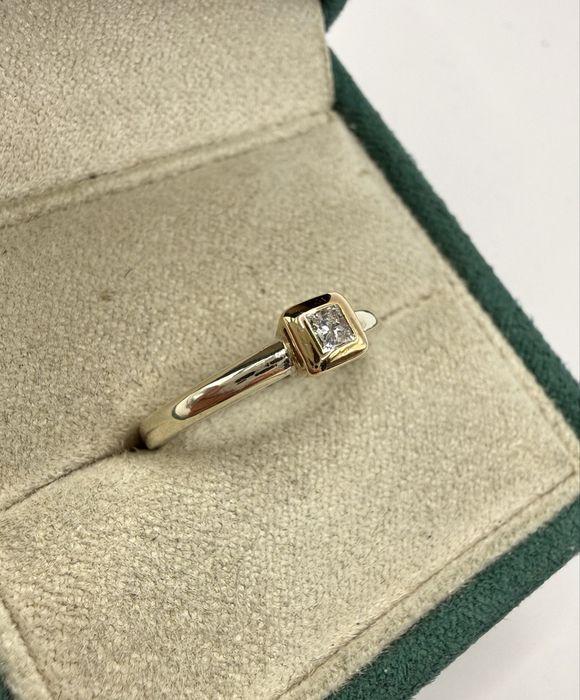 Złoty pierścionek z diamentem 2,7mm