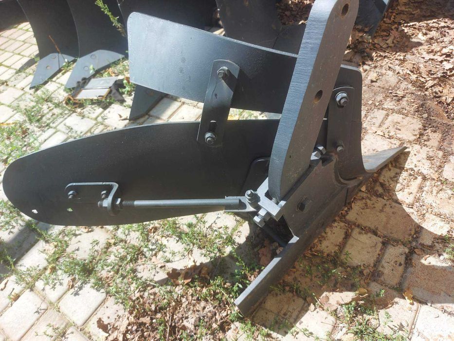 Запчастини плуга ПОН-3 виробництва "Уманьферммаш"