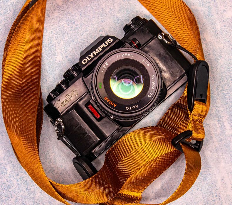 Olympus OM PC (OM40) + Auto ARICAR 28 mm f 2.8 + pasek