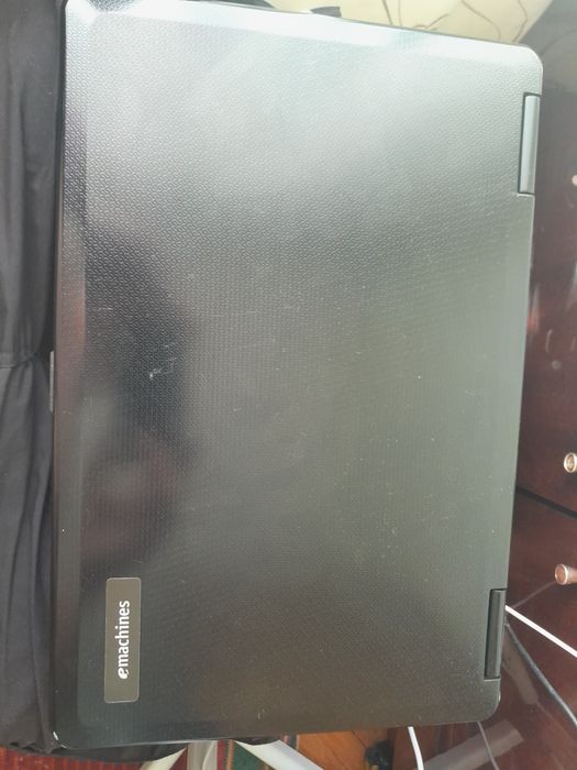 Ноутбук eMachines E725