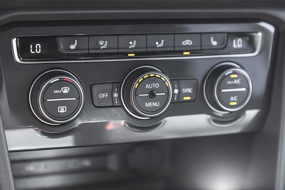 Volkswagen Tiguan      2021