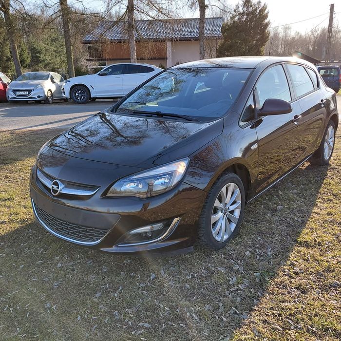 Opel Astra Astra j lift niski przebieg.klima.