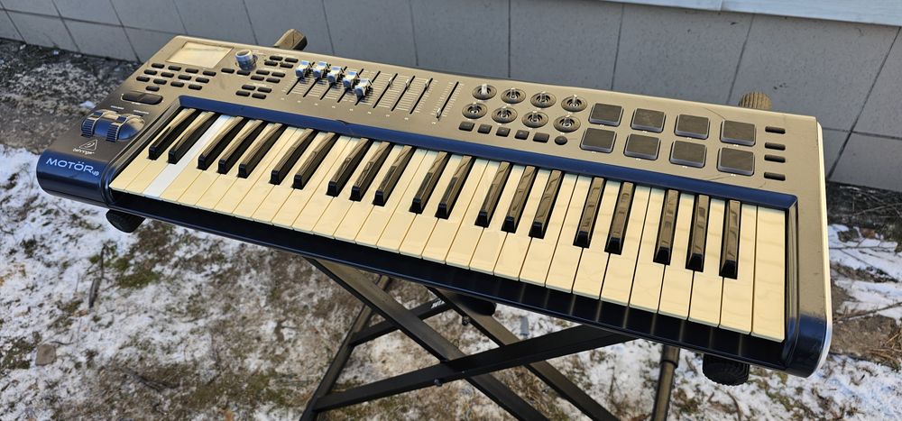 Midi-клавіатура M-Audio Axiom 61/Behringer 49., б/у з Німеччини