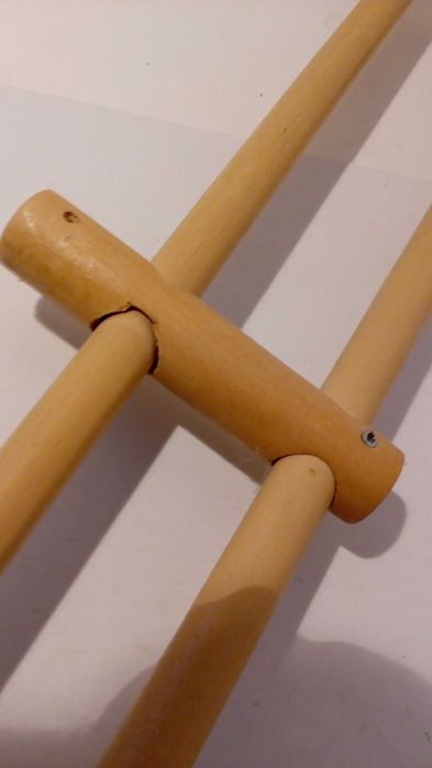 Drewniany karnisz 2 m długości wraz z żabkami