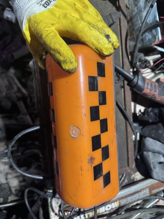 Продам шашку таксі,на магніті з розьємом в гарному стані