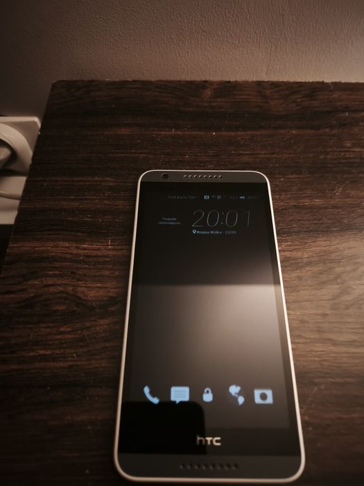 Telefon HTC Desire 820 używany.