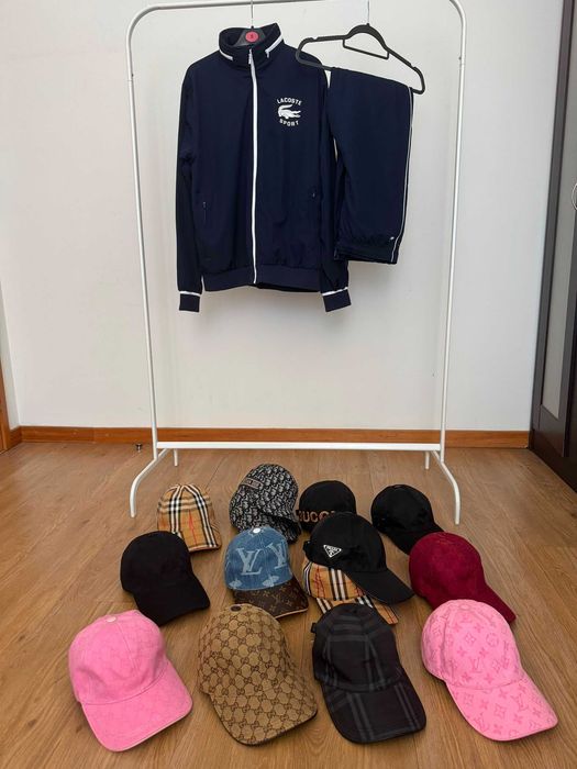 Conjunto lacoste + bonés