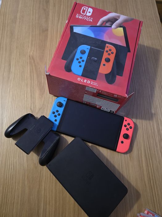 Nintendo Switch OLED + 4 Gry. Stan idealny.