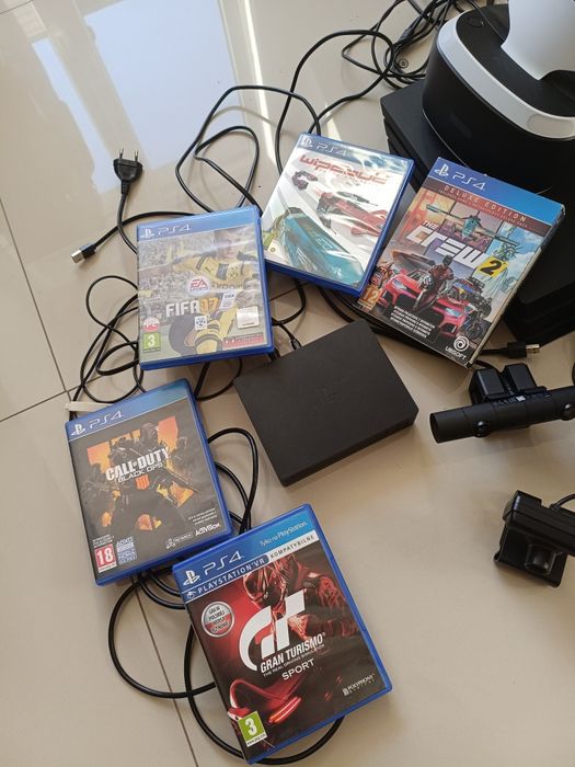 PS4 pro 1tb + cały zestaw VR + 2 x pad 2 x pałki 2 x kamera Gry