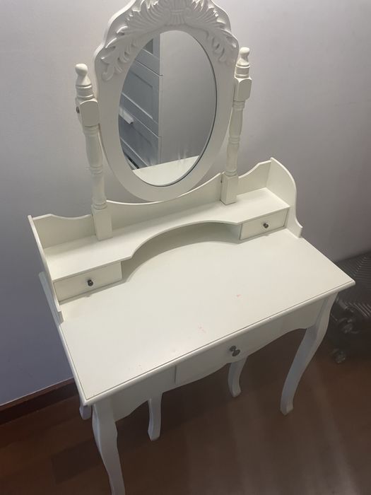 Toucador branco com banco